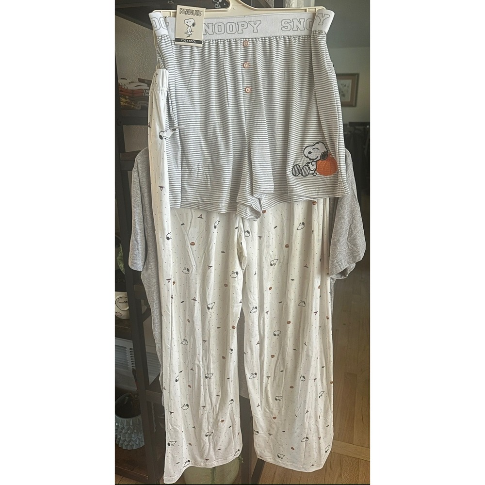 Peanuts Snoopy Halloween Pajama Set 3 Piece Plus Socks Gray White Pumpkin Mens M - Picture 2 of 3